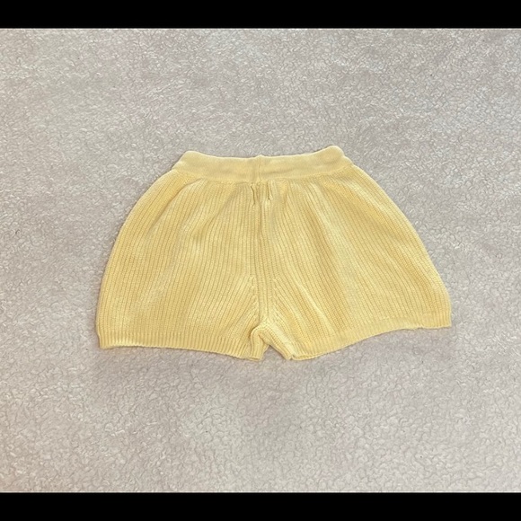 Princess Polly Maisy shorts in yellow - Picture 2 of 2
